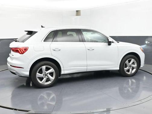 Glacier White Metallic 2022 Audi Q3 40 Premium