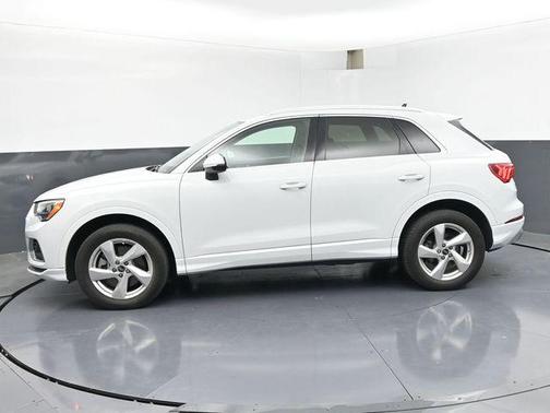 Glacier White Metallic 2022 Audi Q3 40 Premium