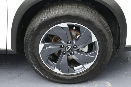 Everest White Pearl 2024 Nissan Rogue SV