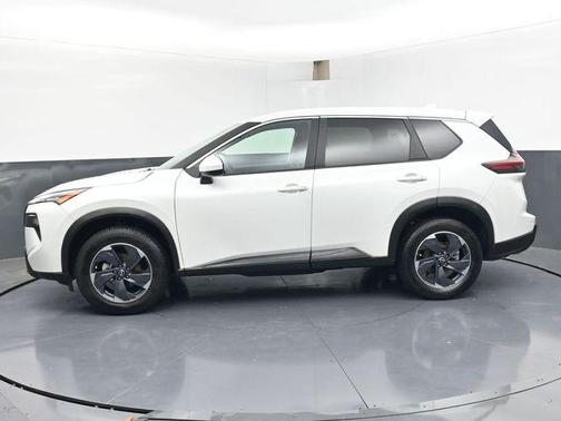 Everest White Pearl 2024 Nissan Rogue SV