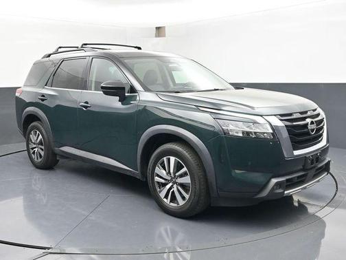 2023 Nissan Pathfinder SL 4WD