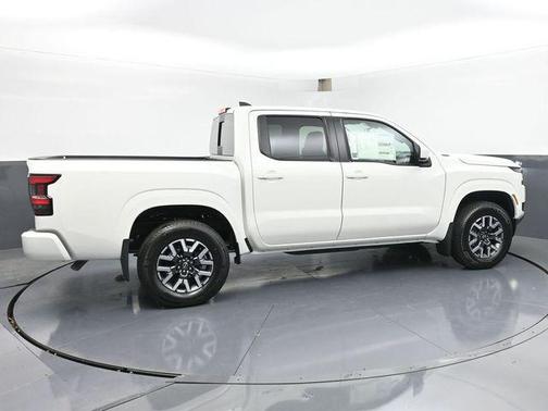 Glacier White 2026 Nissan Frontier SV