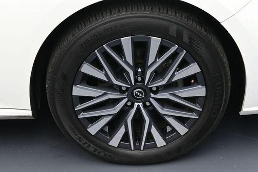 Glacier White 2025 Nissan Altima 2.5 SV