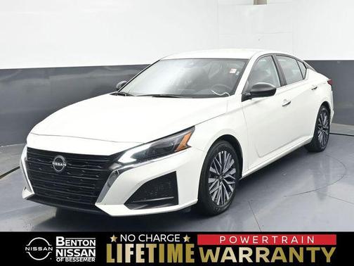 Glacier White 2025 Nissan Altima 2.5 SV
