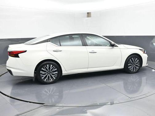 Glacier White 2025 Nissan Altima 2.5 SV
