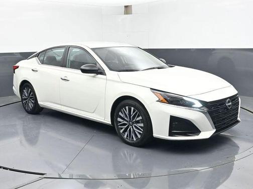 Glacier White 2025 Nissan Altima 2.5 SV