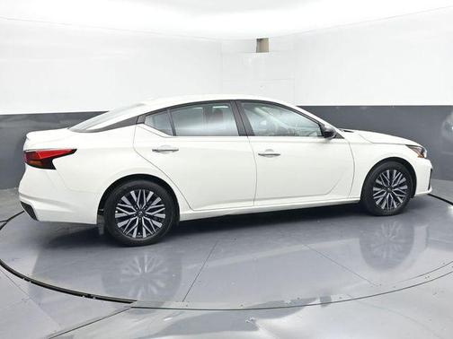Glacier White 2025 Nissan Altima 2.5 SV