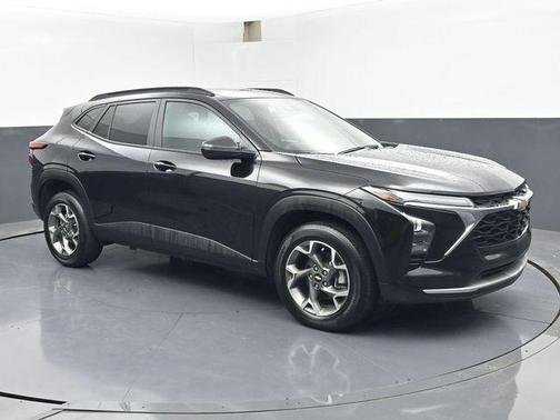 Mosaic Black Metallic 2025 Chevrolet Trax LT