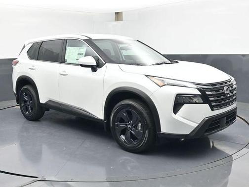 Everest White Pearl Tricoat 2026 Nissan Rogue SV