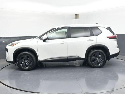 Everest White Pearl Tricoat 2026 Nissan Rogue SV