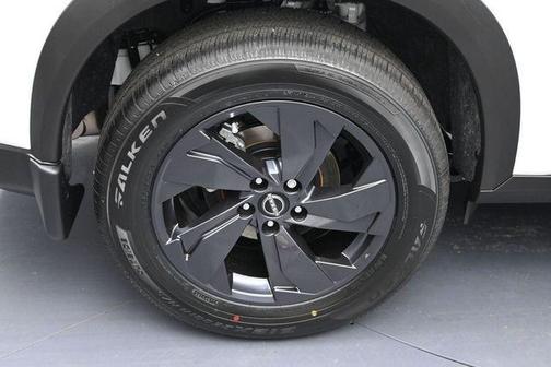 Everest White Pearl Tricoat 2026 Nissan Rogue SV