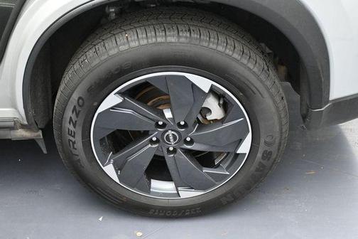 Brilliant Silver Metallic 2024 Nissan Rogue SV