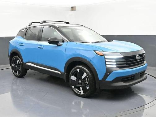 Arctic Ice Blue Metallic/Super Black 2026 Nissan Kicks SR
