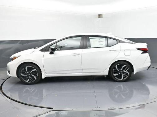 Aspen White Tricoat 2025 Nissan Versa 1.6 S