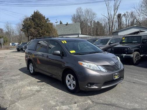2017 Toyota Sienna LE