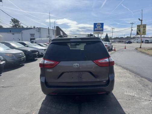 2017 Toyota Sienna LE