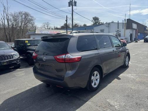 2017 Toyota Sienna LE