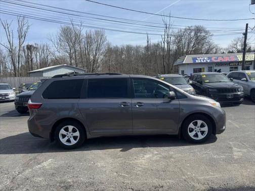 2017 Toyota Sienna LE