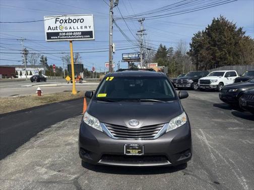 2017 Toyota Sienna LE