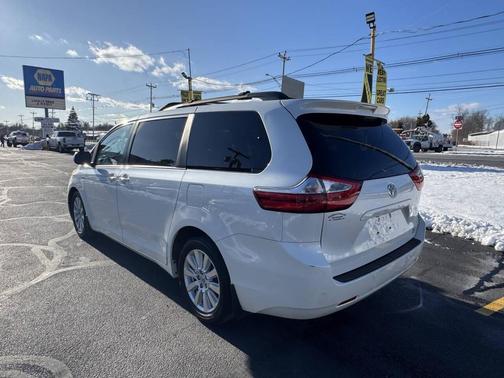 2017 Toyota Sienna XLE