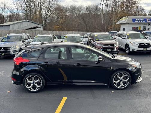 2018 Ford Focus ST Base