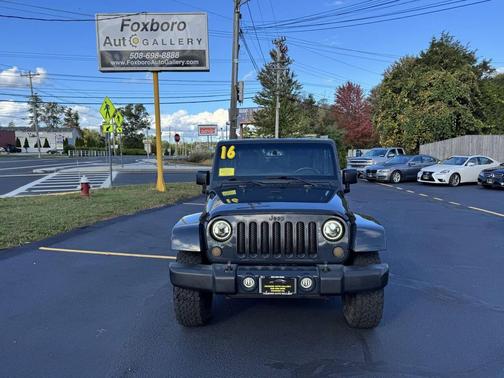 2016 Jeep Wrangler Unlimited Sahara