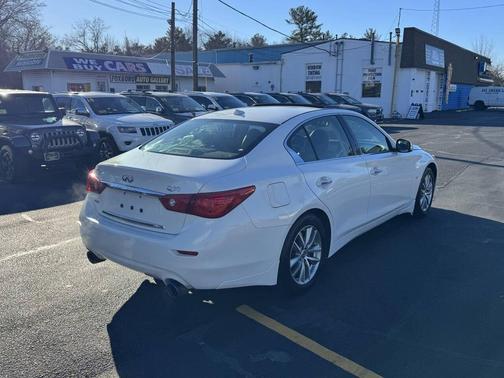 2015 INFINITI Q50 Premium