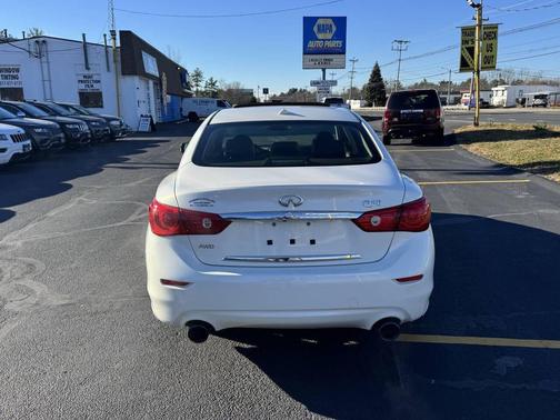 2015 INFINITI Q50 Premium