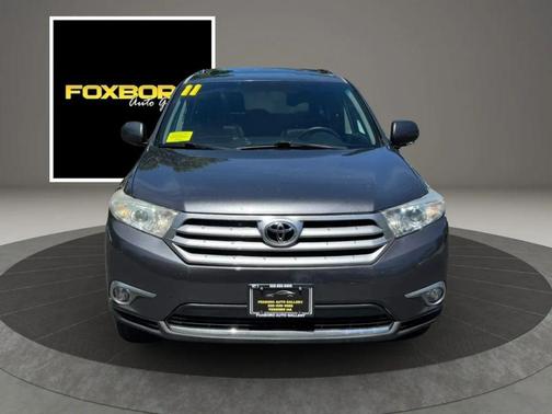 Magnetic Gray Metallic 2011 Toyota Highlander SE
