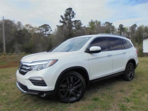 White Diamond Pearl 2017 Honda Pilot Touring