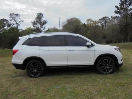White Diamond Pearl 2017 Honda Pilot Touring