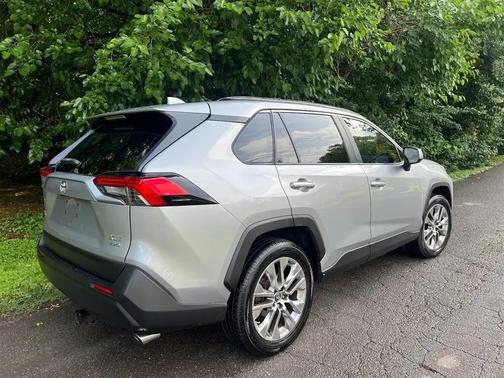 Silver Sky Metallic 2019 Toyota RAV4 XLE Premium