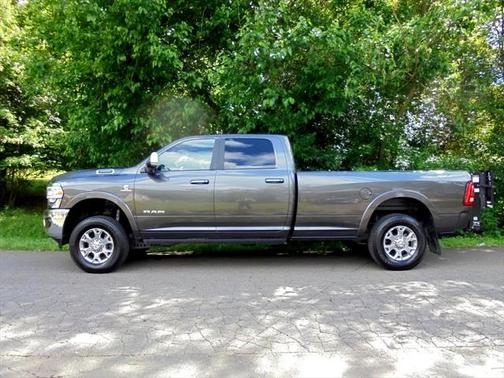 2019 RAM 3500 Laramie Crew Cab 4x4 8' Box