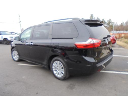 2016 Toyota Sienna XLE