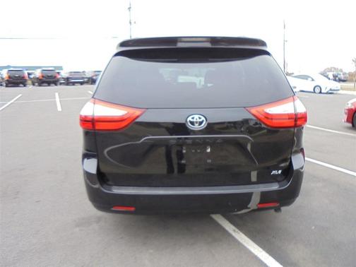 2016 Toyota Sienna XLE