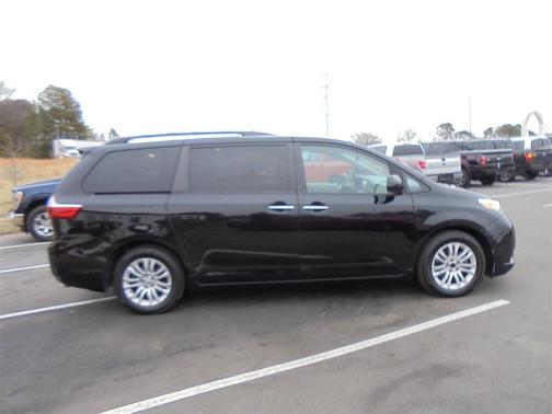 2016 Toyota Sienna XLE
