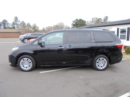 2016 Toyota Sienna XLE