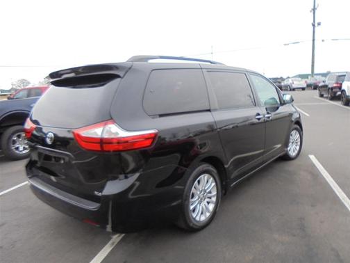 2016 Toyota Sienna XLE