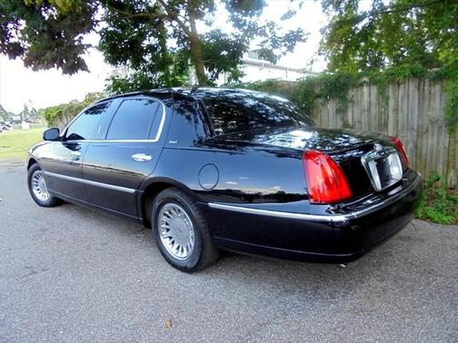 2001 Lincoln Town Car Cartier L