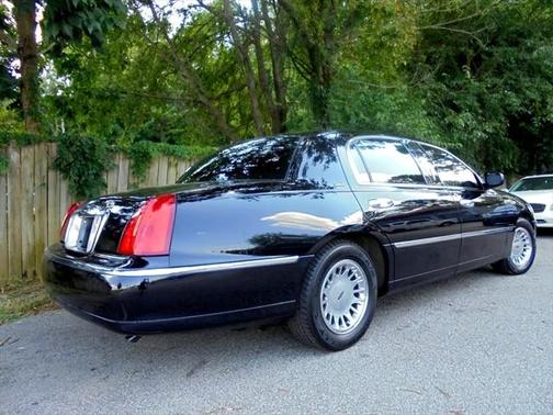 2001 Lincoln Town Car Cartier L
