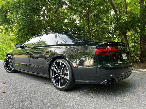 Mythos Black Met. 2017 Audi S8 4.0T Plus