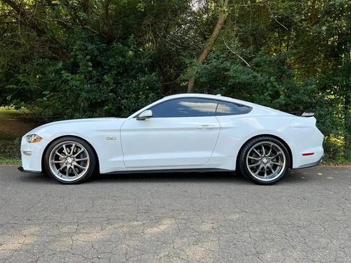 Oxford White 2022 Ford Mustang GT Premium