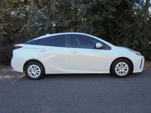 2020 Toyota Prius L
