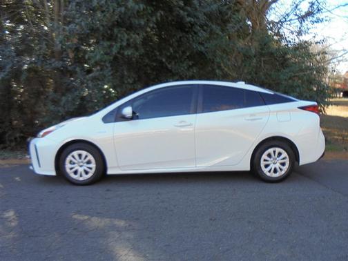 2020 Toyota Prius L
