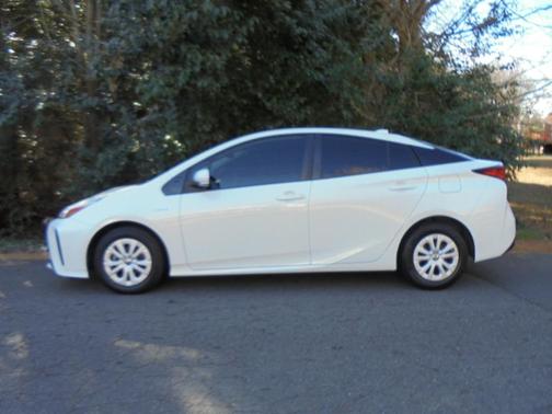2020 Toyota Prius L