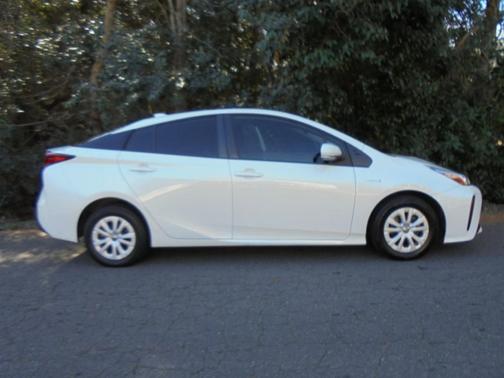 2020 Toyota Prius L