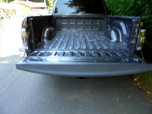 2017 RAM 1500 Night Regular Cab 4x2 6'4' Box