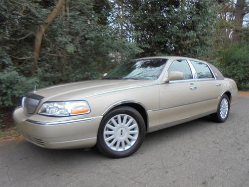 2005 Lincoln Town Car Signature