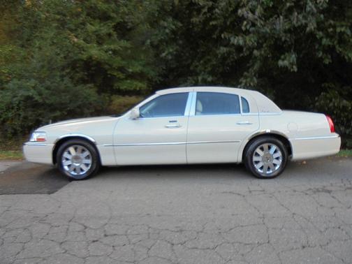 2005 Lincoln Town Car Signature