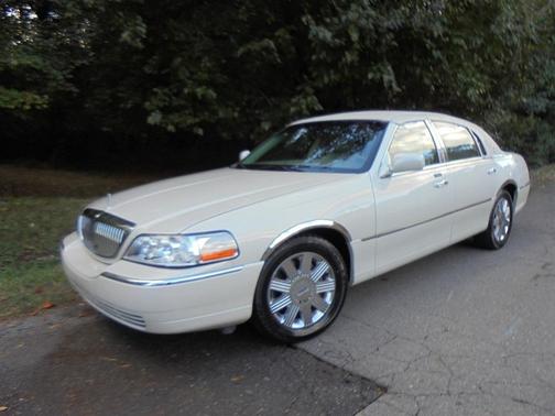 2005 Lincoln Town Car Signature
